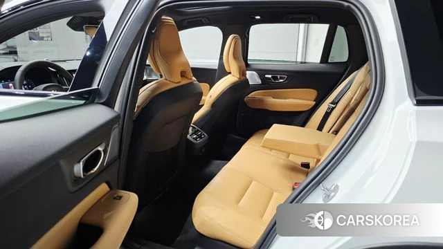 Volvo V60 Cross-Country 2nd Generation 2025 Белый из Кореи, фото 2