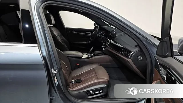 BMW 5 Series (G30) 2019 Серый из Кореи, фото 2