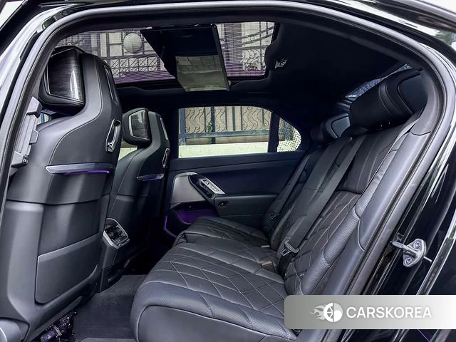 BMW 7 series 2023 Черный из Китая, фото 2