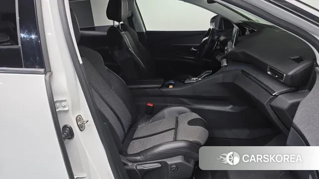 Peugeot 3008 second generation 2018 Белый из Кореи, фото 2