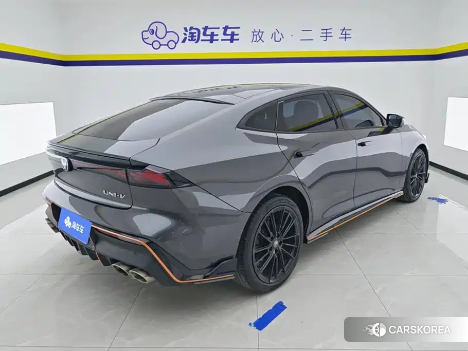 Chang'an Changan UNI-V 2023 Silver/gray из Китая, фото 2