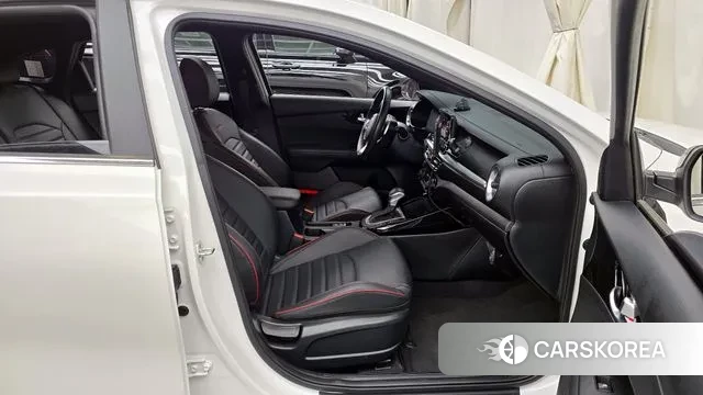 Kia The New K3 2nd generation 2021 Белый из Кореи, фото 2