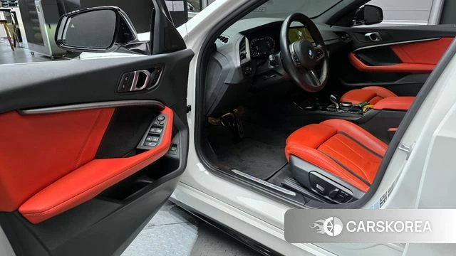 BMW 1 Series (F40) 2023 Белый из Кореи, фото 2