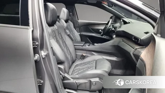 Peugeot 5008 second generation 2024 Серый из Кореи, фото 2