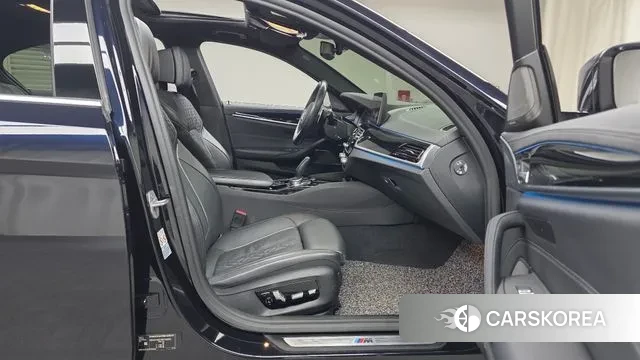 BMW 5 Series (G30) 2020 Черный из Кореи, фото 2