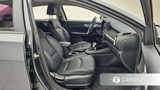 Kia The New K3 2nd generation 2021 Серый из Кореи, фото 2