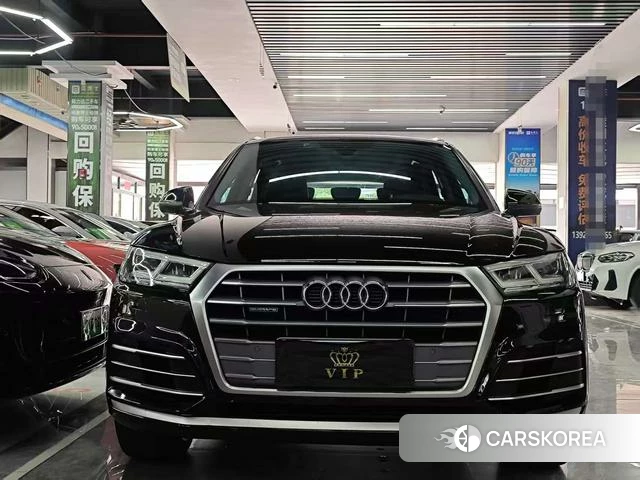 Audi Q5L 2021 Черный из Китая, фото 2