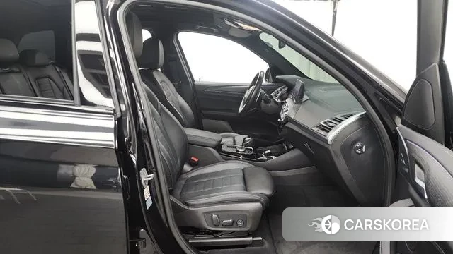 BMW X3 (G01) 2024 Черный из Кореи, фото 2