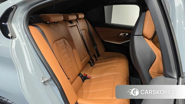 BMW 3 Series (G20) 2024 Светло-серебряный цвет из Кореи, фото 2