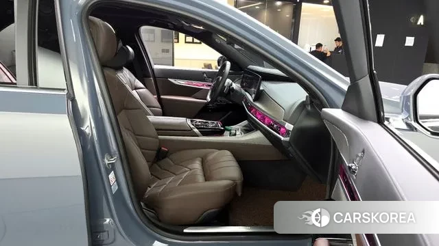 BMW 7 Series (G70) 2023 Небесно-голубой из Кореи, фото 2