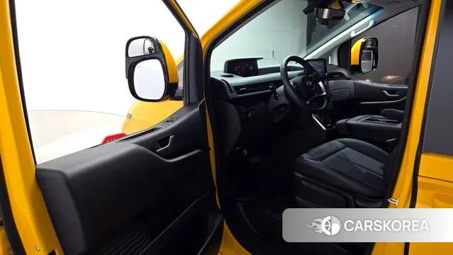 Hyundai Staria 2024 Желтый из Кореи, фото 2