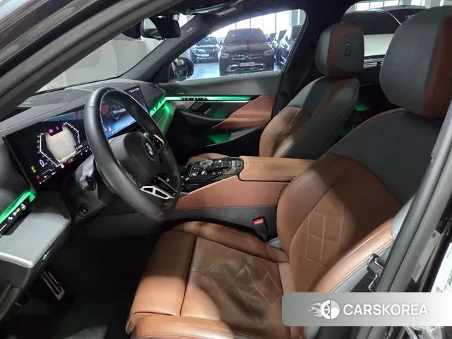 BMW 5 Series (G60) 2024 Серый из Кореи, фото 2