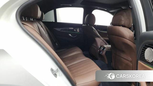 Mercedes-Benz E-Class W213 2022 Белый из Кореи, фото 2