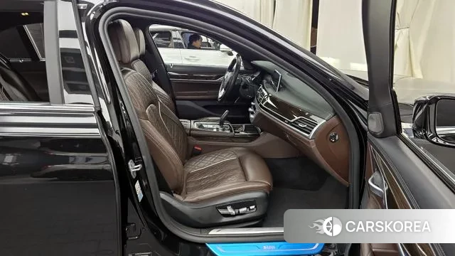 BMW 7 Series (G11) 2020 Черный из Кореи, фото 2