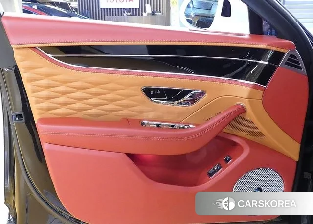 Bentley Flying Spur 3rd Generation 2022 Черный из Кореи, фото 2