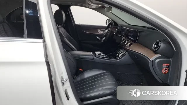 Mercedes-Benz E-Class W213 2019 Белый из Кореи, фото 2