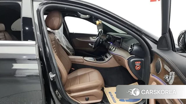 Mercedes-Benz E-Class W213 2021 Серый из Кореи, фото 2