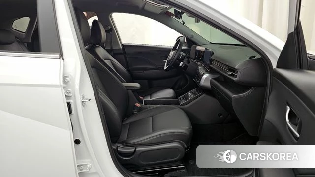 Hyundai Kona (SX2) 2024 Белый из Кореи, фото 2