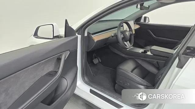 Tesla Model Y 2021 Белый из Кореи, фото 2