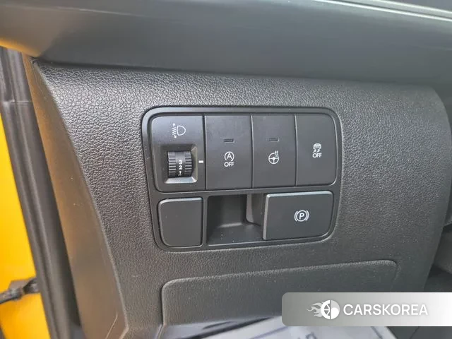 Hyundai Staria 2023 Желтый из Кореи, фото 2