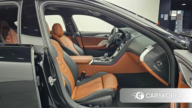 BMW 8 Series (G15) 2025 Черный из Кореи, фото 2