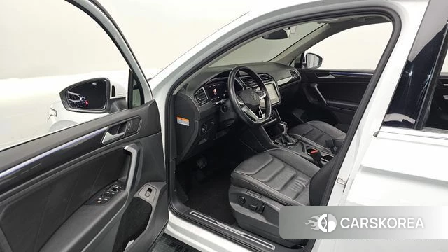 Volkswagen Tiguan second Generation 2022 Белый из Кореи, фото 2