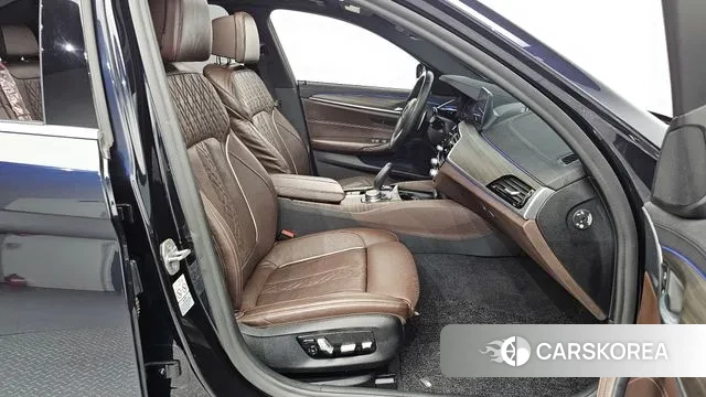 BMW 5 Series (G30) 2020 Черный из Кореи, фото 2