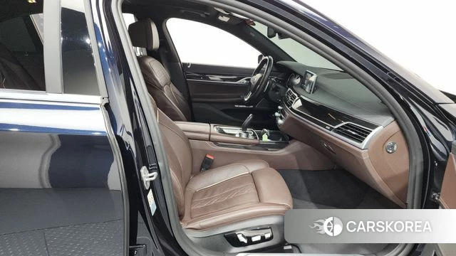 BMW 7 Series (G11) 2018 Черный из Кореи, фото 2