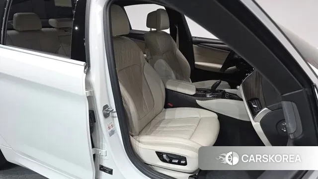 BMW 5 Series (G30) 2020 Белый из Кореи, фото 2