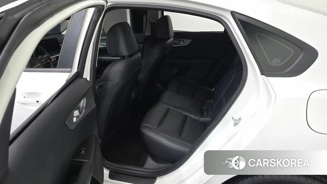 Kia The New K3 2nd generation 2022 Белый из Кореи, фото 2