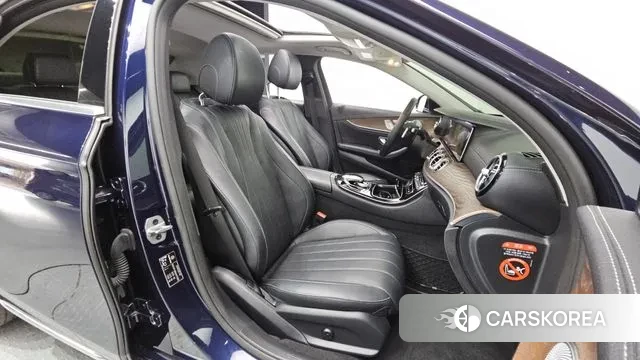 Mercedes-Benz E-Class W213 2018 Синий из Кореи, фото 2