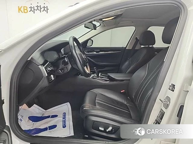 BMW 5 Series (G30) 2019 Белый из Кореи, фото 2