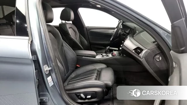 BMW 5 Series (G30) 2018 Серый из Кореи, фото 2