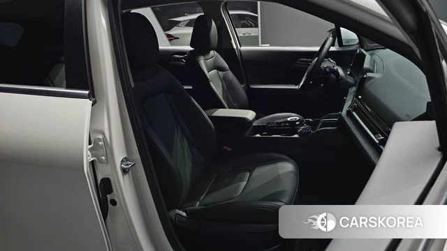 Kia Sportage 5th Generation Hybrid 2024 Белый из Кореи, фото 2