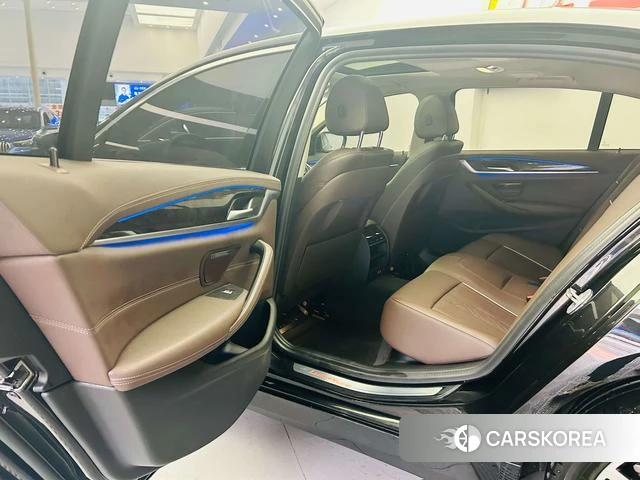 BMW 5 series 2021 Черный из Китая, фото 2