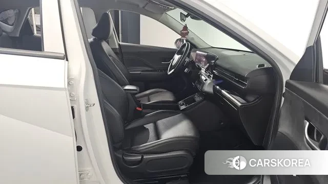 Hyundai Kona (SX2) 2024 Белый из Кореи, фото 2