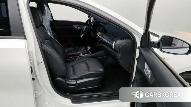 Kia The New K3 2nd generation 2024 Белый из Кореи, фото 2