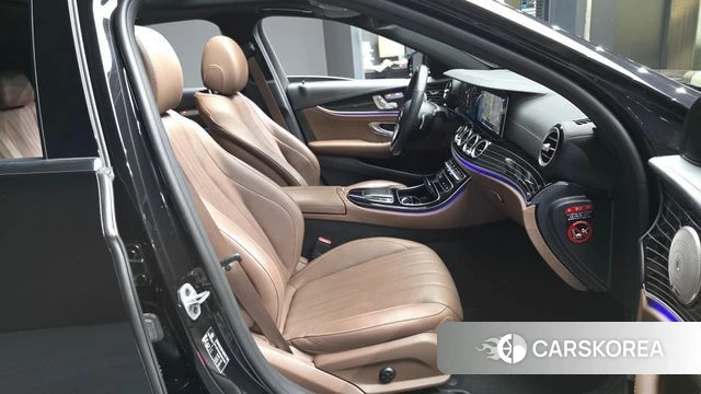 Mercedes-Benz E-Class W213 2022 Черный из Кореи, фото 2