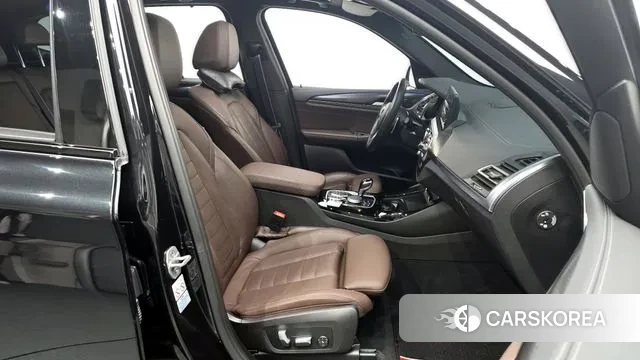 BMW X3 (G01) 2023 Черный из Кореи, фото 2