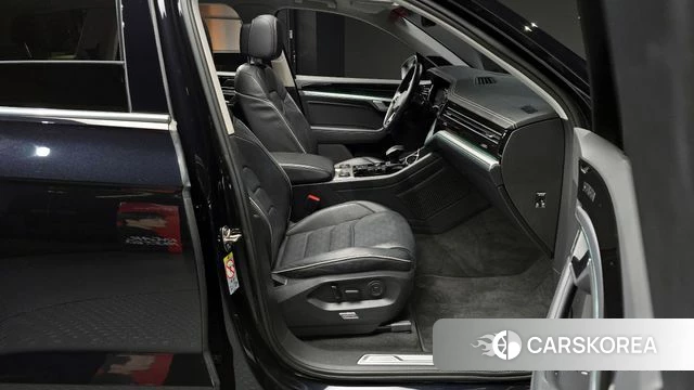 Volkswagen Touareg 3rd generation 2021 Черный из Кореи, фото 2