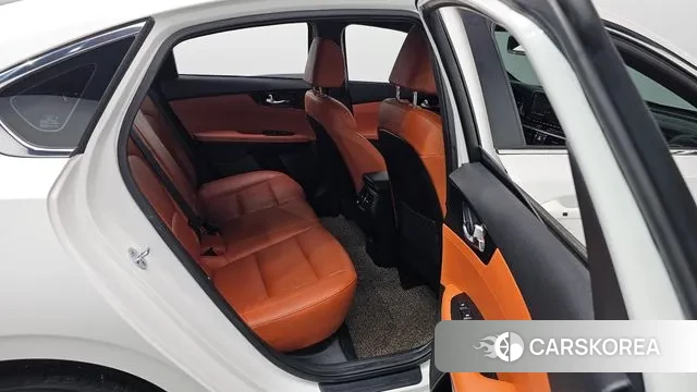 Kia The New K3 2nd generation 2021 Белый из Кореи, фото 2