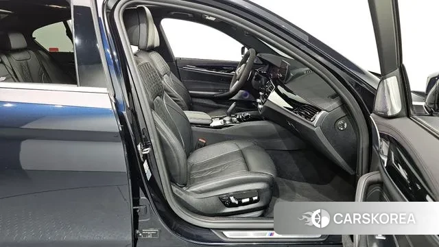 BMW 5 Series (G30) 2019 Черный из Кореи, фото 2