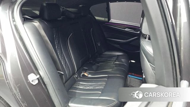 BMW 5 Series (G30) 2018 Серый из Кореи, фото 2