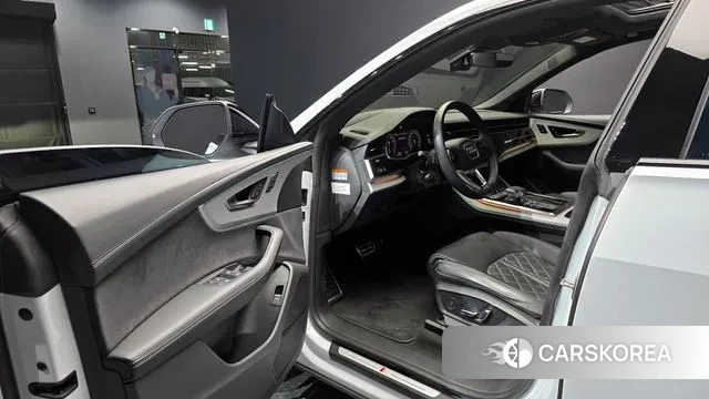 Audi Q8 (4M) 2023 Белый из Кореи, фото 2