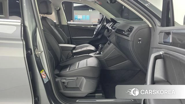 Volkswagen Tiguan second Generation 2020 Серый из Кореи, фото 2