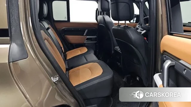 Land Rover Defender (L663) 2024 Коричневый из Кореи, фото 2