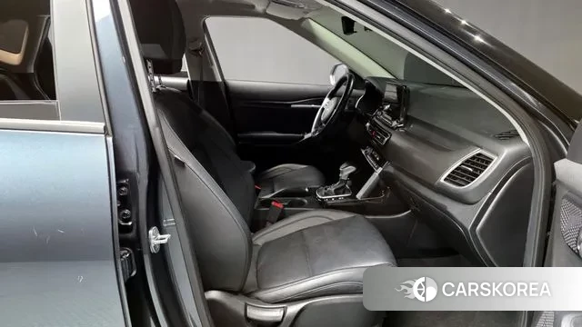 Kia Seltos 2022 Серый из Кореи, фото 2