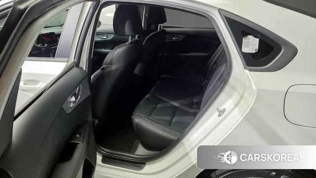 Kia The New K3 2nd generation 2023 Белый из Кореи, фото 2