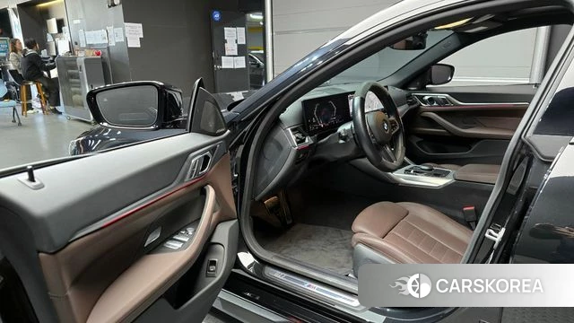 BMW 4 Series (G22) 2024 Черный из Кореи, фото 2