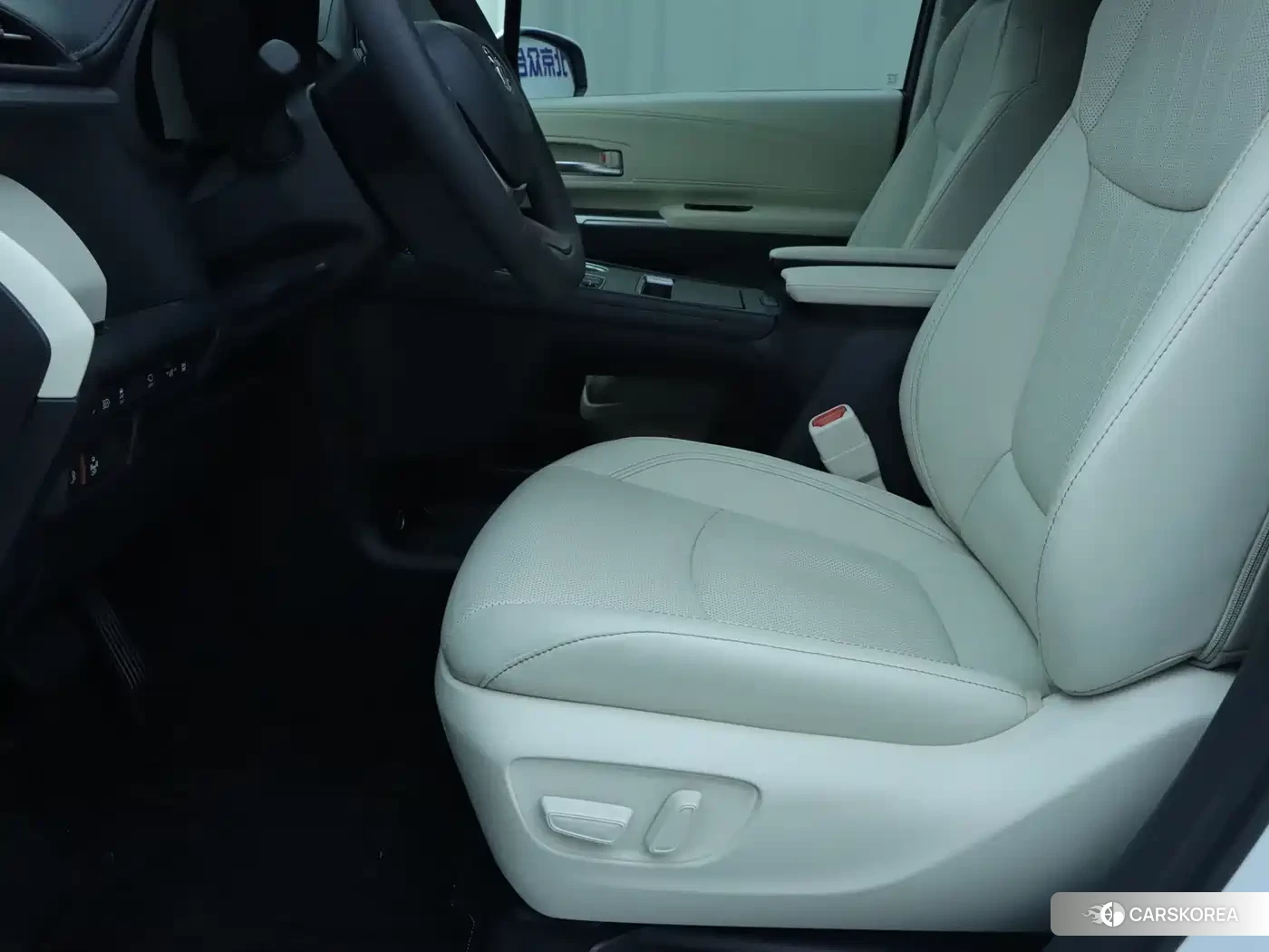 Toyota Granvia 2025 Белый из Китая, фото 2